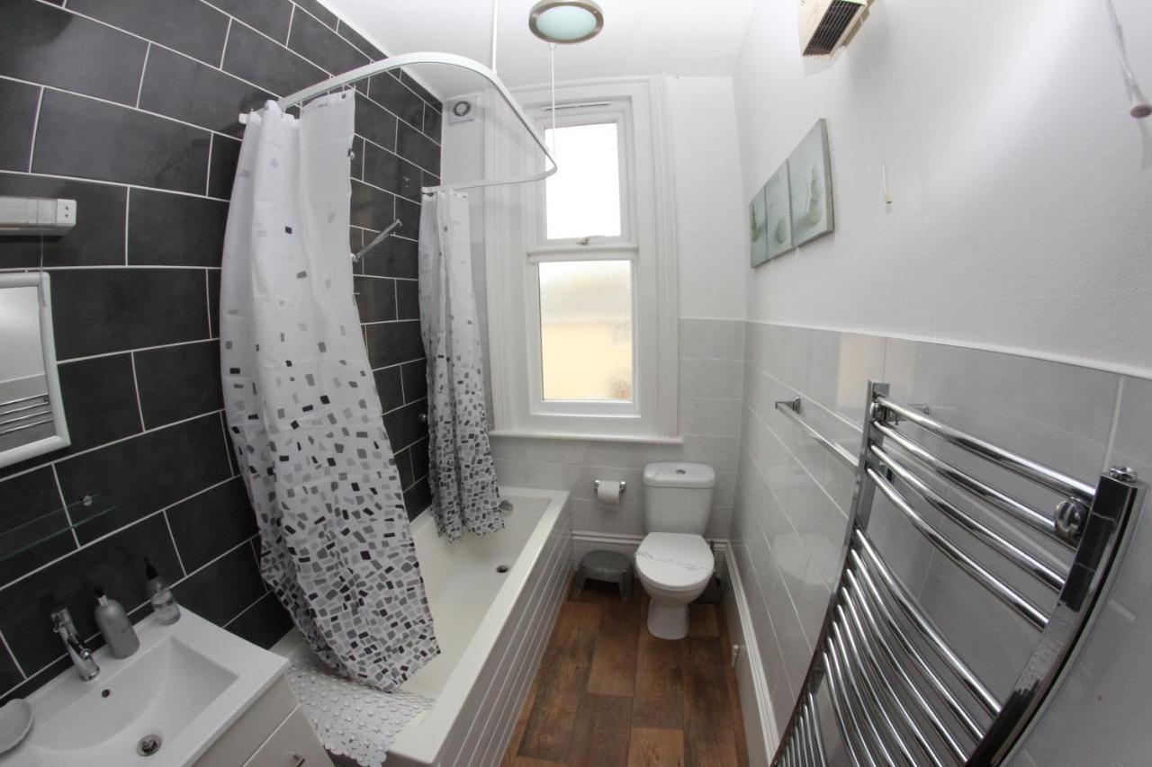 Parterre Holiday Apartments Sandown Bagian luar foto